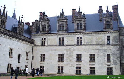 visite insolite du château d'Amboise et découverte des tours et des souterrains de ce château de la Loire