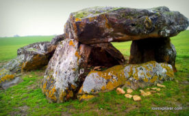 dolmen Indre dolmen de la Pierre Levée à Liniez lieu insolite le plus grand mégalithe du Berry