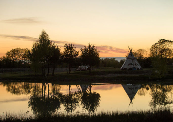 Village de tipis en Sologne - crédit photo Almérai Parc Village de tipis en Sologne - Hébergements insolites de l’Alméria Parc, parc de loisirs équestres familial et insolite en Sologne - crédit photo Alméria Parc