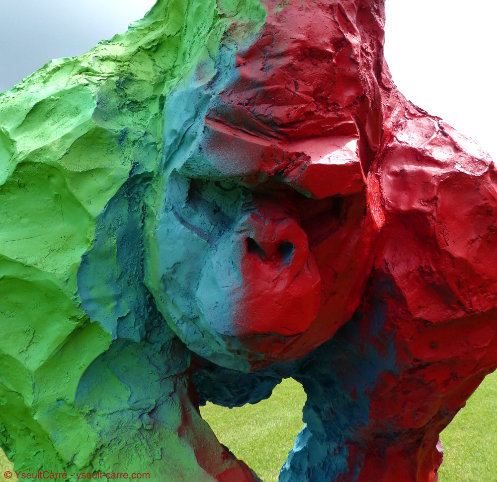 Gorilla d'Olivier Courty - ANIMAL - Exposition de sculpture animalière monumentale contemporaine à Briare - photo copyright Yseult Carré