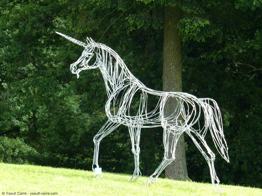 La Licorne de Christian Hirlay - ANIMAL - Exposition de sculpture animalière monumentale contemporaine à Briare - photo copyright Yseult Carré