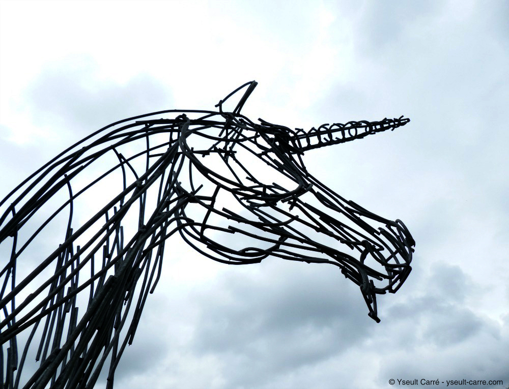 La Licorne de Christian Hirlay - ANIMAL - Exposition de sculpture animalière monumentale contemporaine à Briare - photo copyright Yseult Carré