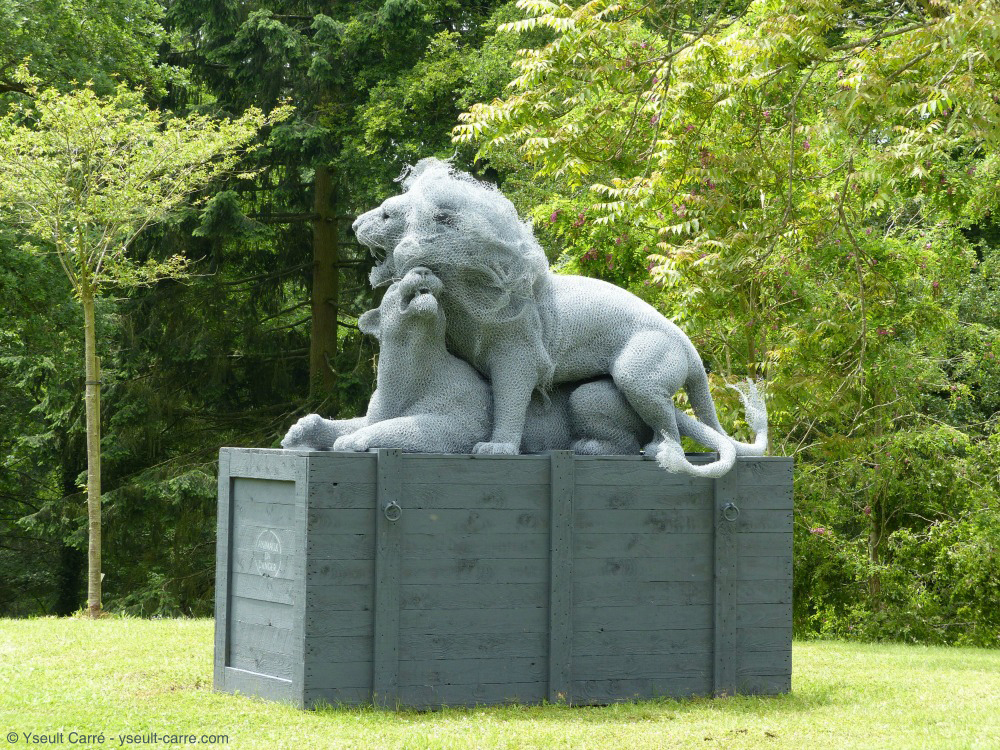 Les Lions - sculpture d'Aurélien Raynaud - ANIMAL - Exposition de sculpture animalière monumentale contemporaine à Briare - photo copyright Yseult Carré