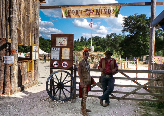 Parc à jeux Fort Niños à l’Alméria Parc, parc de loisirs équestres familial et insolite en Sologne - crédit photo © Alméria Parc