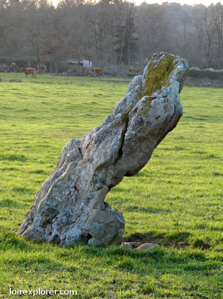 mégalithes en région Centre menhir de la pierre folle de Boisy ou de Bellevue Bagneux dolmen néolithique préhistoire Indre