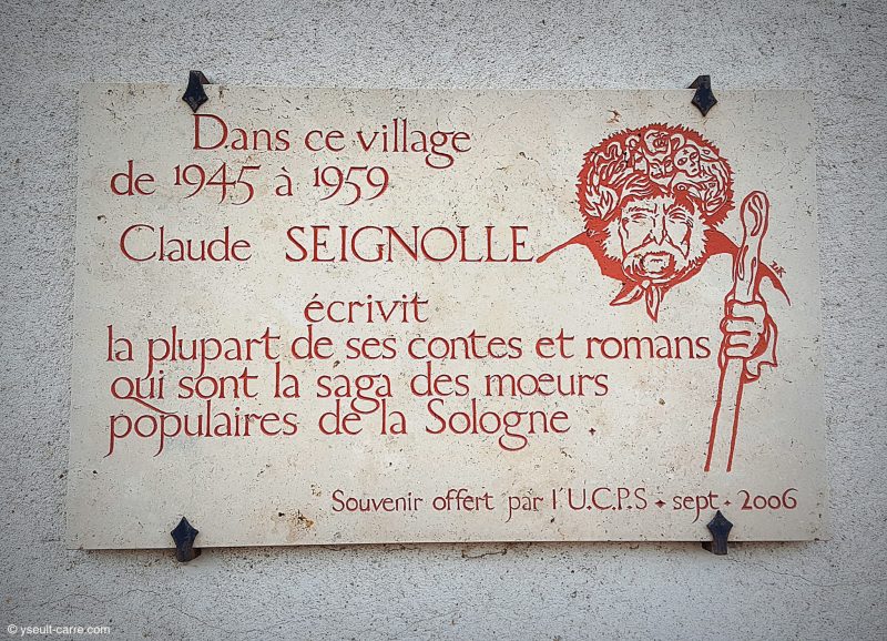 PLaque hommage à Claude Seignolle par l'UCPS à Sainte-Montaine en Sologne copyright Yseult Carré